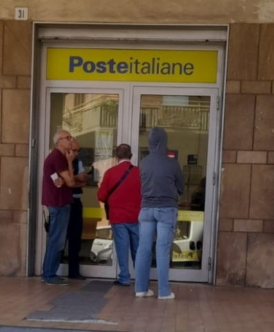 Disagi negli uffici postali di San Paolo e via Gramsci, il sindaco insorge